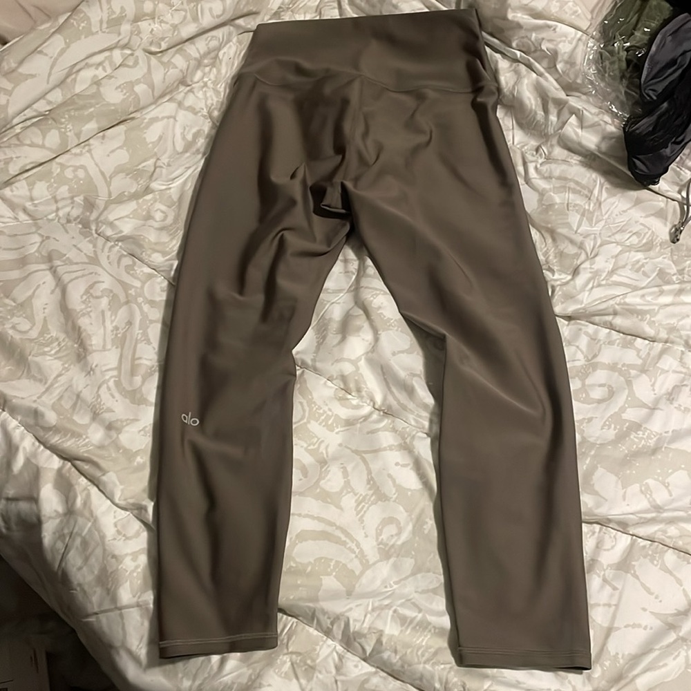 Alo Yoga airlift 7/8 leggings - Picture 4 of 7